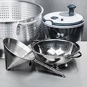  Colanders, Strainers & Spinners