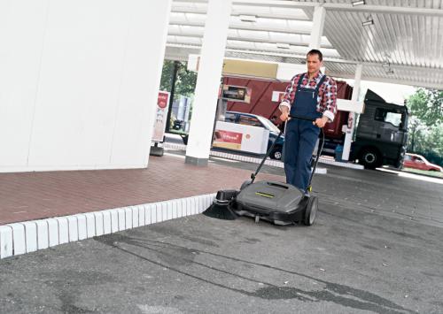 Karcher Push Sweeper                    KM 70/15 C